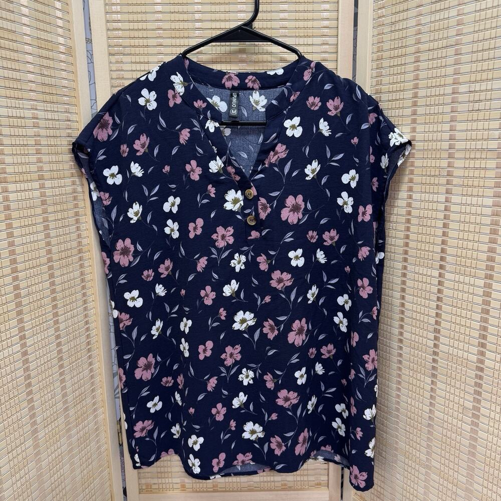 Lepuno Top Women's Size Medium Blue Floral Pattern Blouse Cap Sleeves